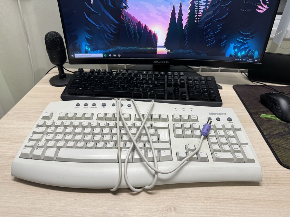 Ретро механична клавиатура Microsoft Internet keyboard