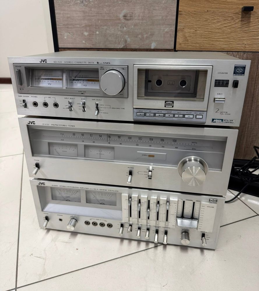 Ретро аудио сет JVC - усилвател JA-S44, тунер JT-V22 и дек JVC KD-10