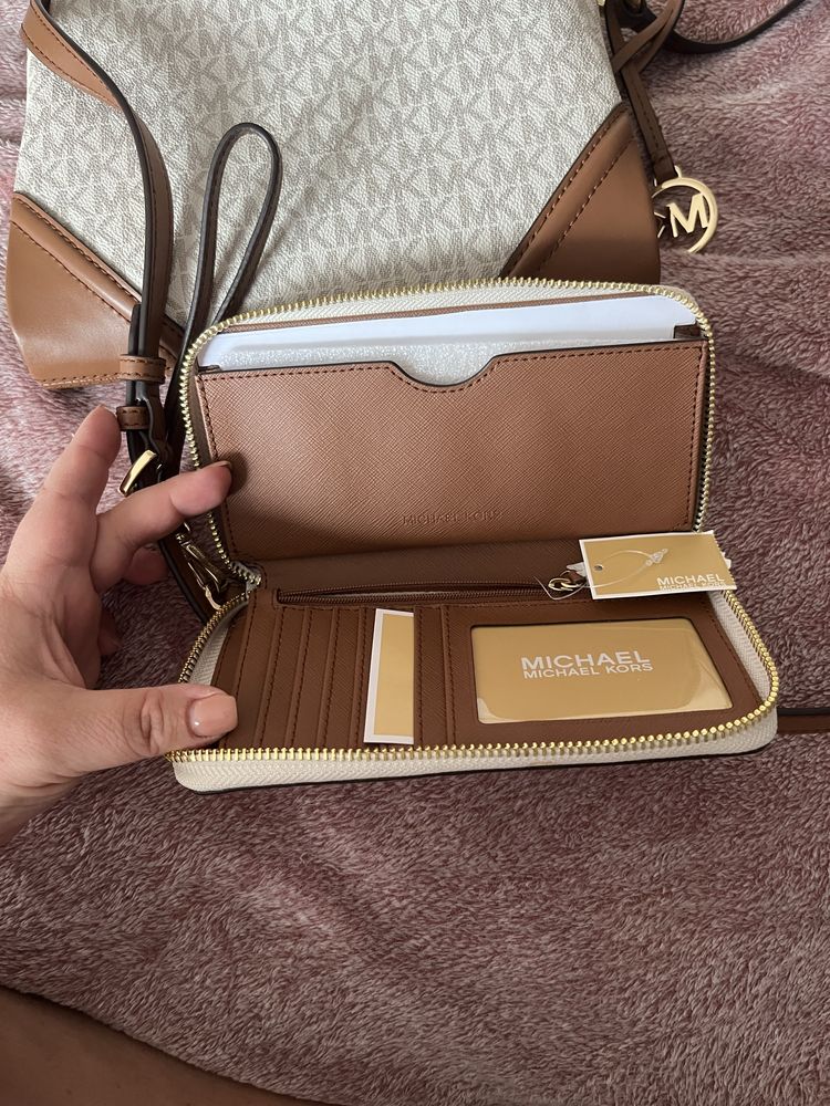 Дамска чанта и портмоне Michael Kors
