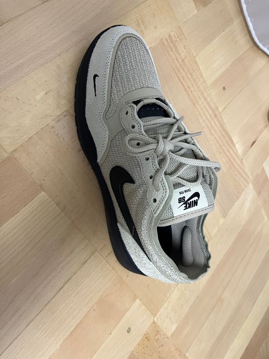 Pantofi sport Nike: model C1TY PRM și model SB PS8 mărimea 43