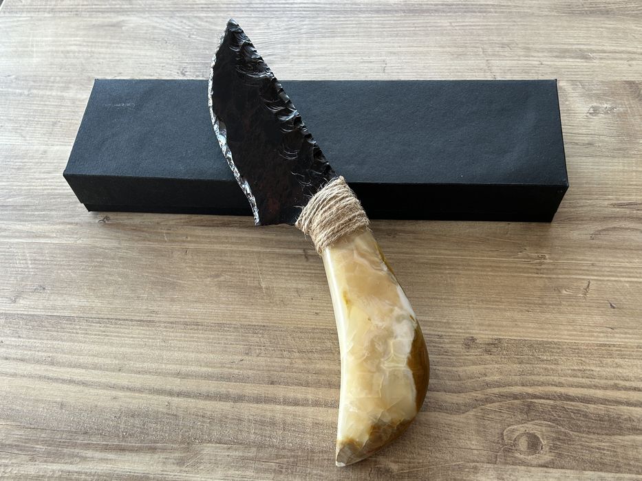 Обсидиан нож с дръжка от оникс