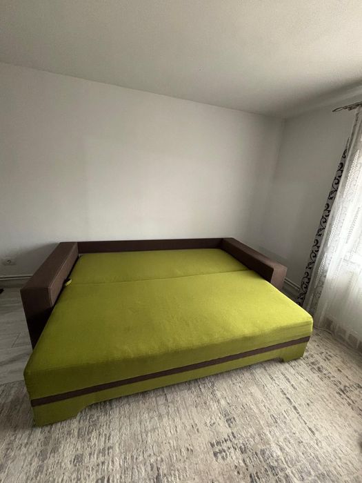 Canapea extensibilă cu loc de depozitare!