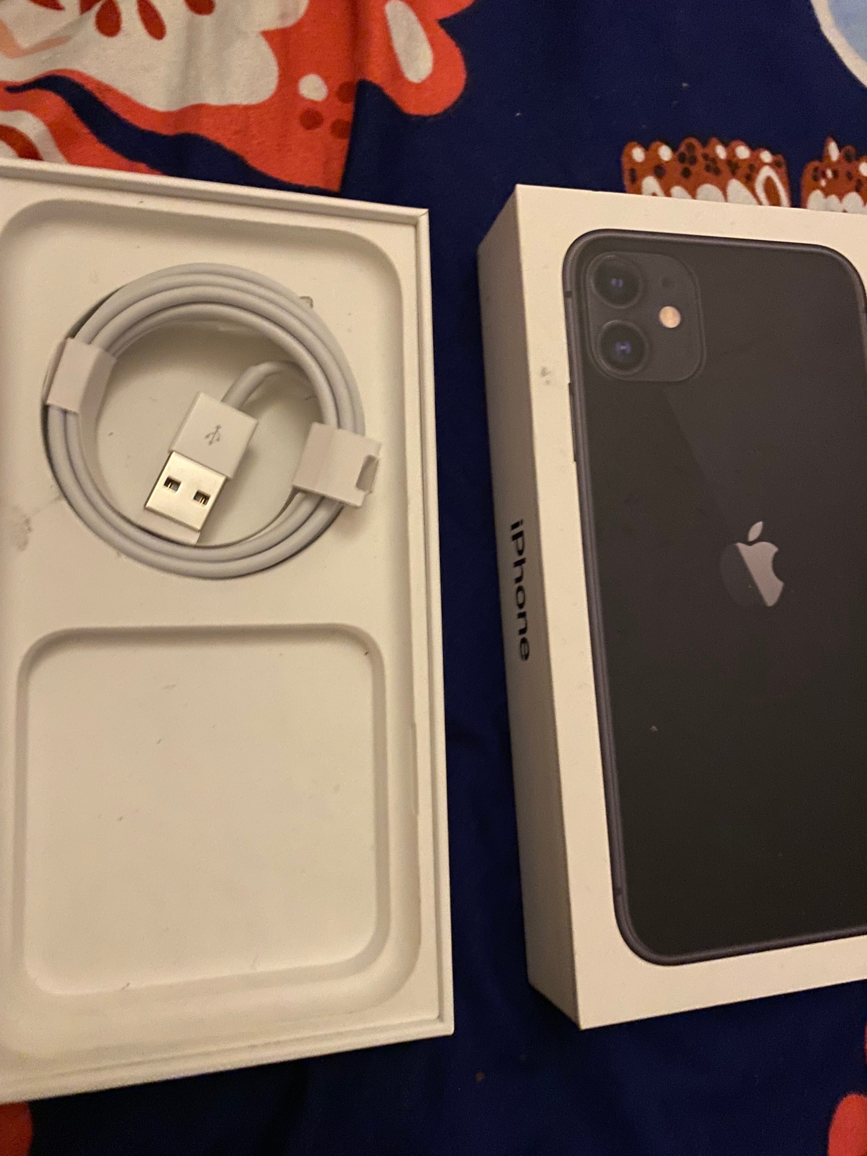 Vand iphone 11 64gb impecabil