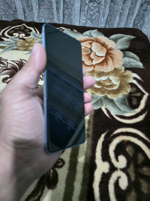 Samsung S20 plus  сотилади,  брони плёнка,  15$ ли қиммат чихоли билан