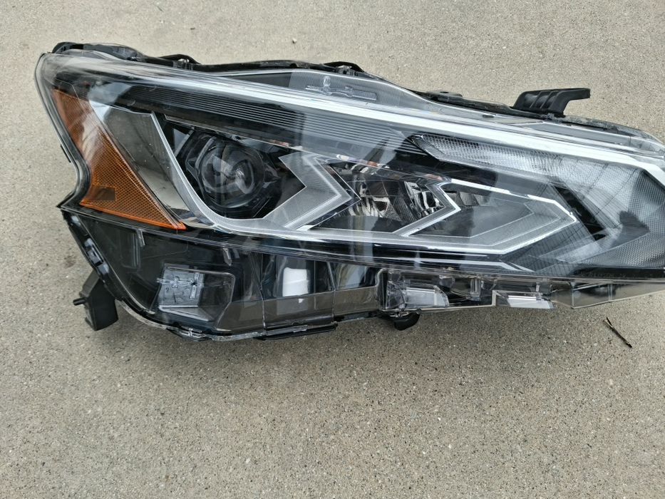 Десен фар за Nissan Altima