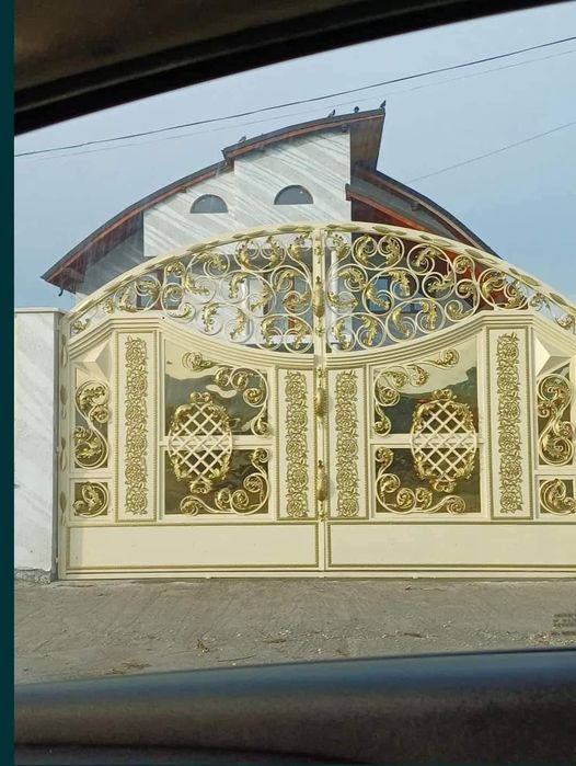 Porți și garduri din fier forjat