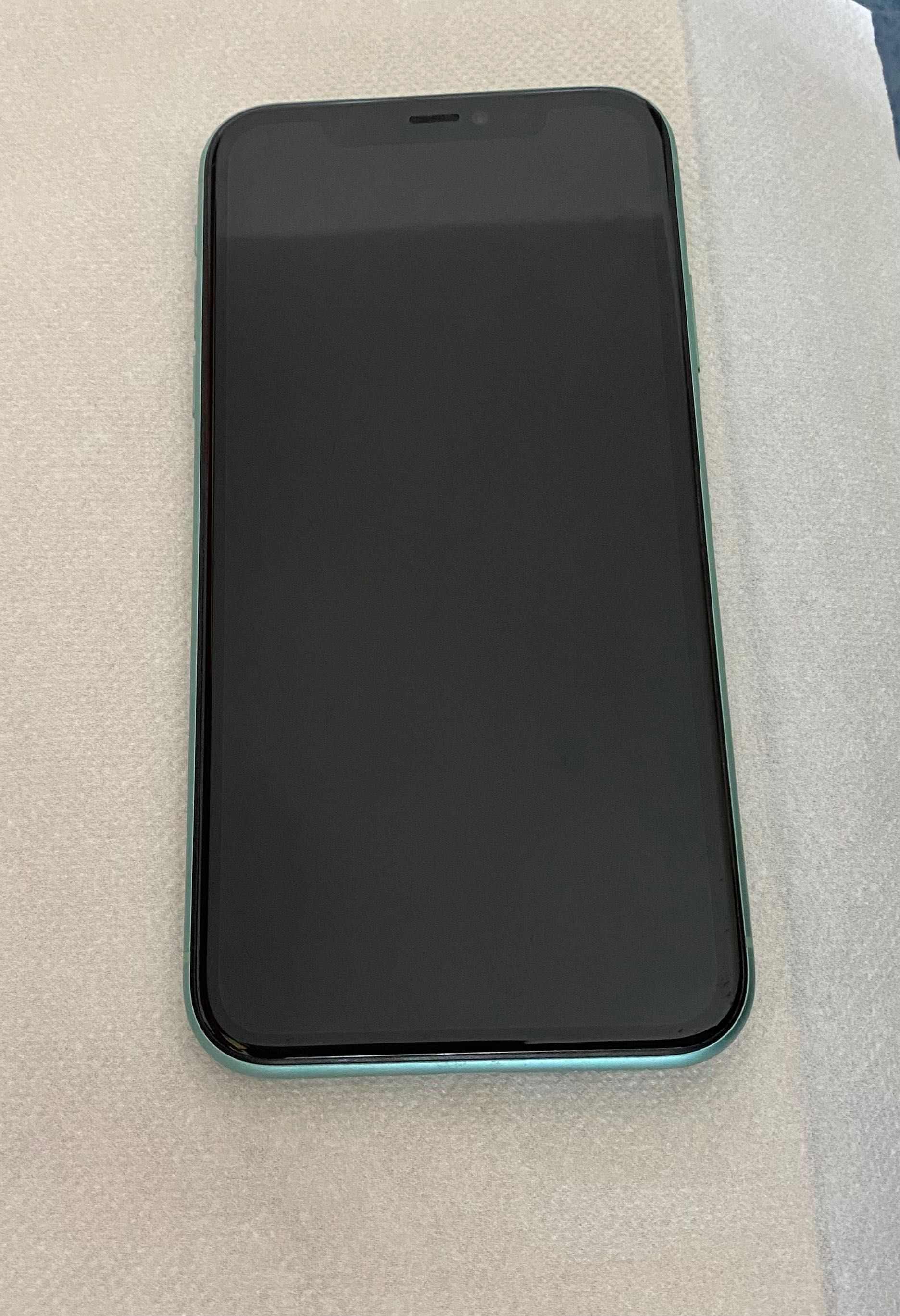 Vând IPhone 11, verde
