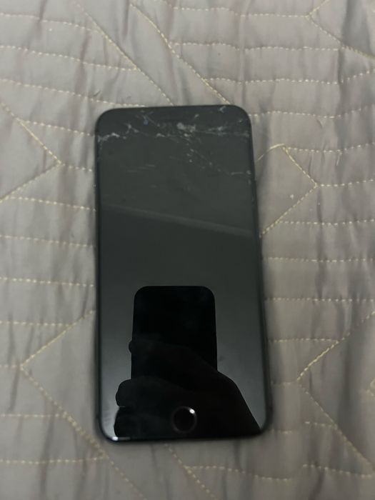 Айфон 8 плюс в хорошем состояние