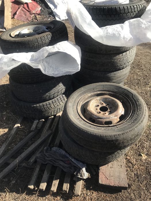 Продам зимнию и летнию резину, диски металлические 3 шт.
