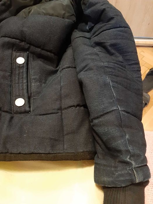 Geaca ZARA de iarna, stare buna, cu fermoarele originale, functionale.