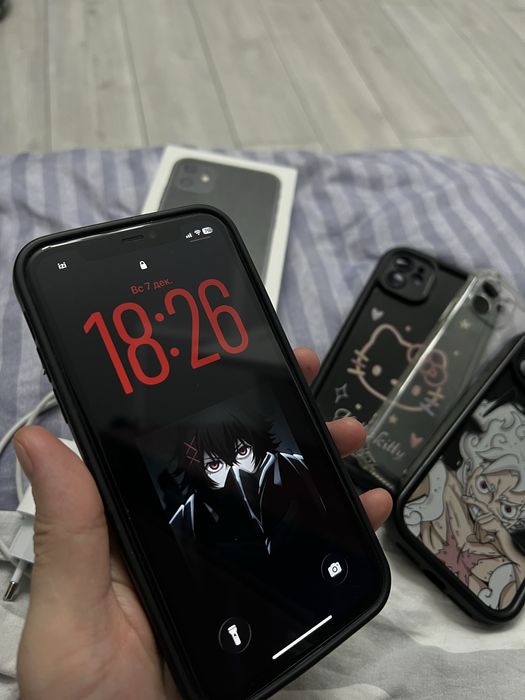 Iphone 11 128gb + 4 чехла, коробка, зарядное устройство.