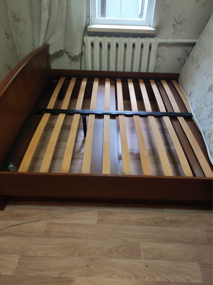 Продаю двуспальную кровать 160×200
