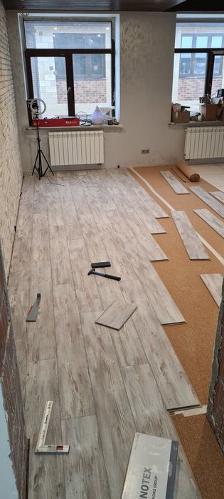 Монтаж стеновых панелей, ламината,