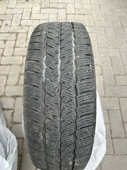 Продам зимние шины с дисками 205/70/15