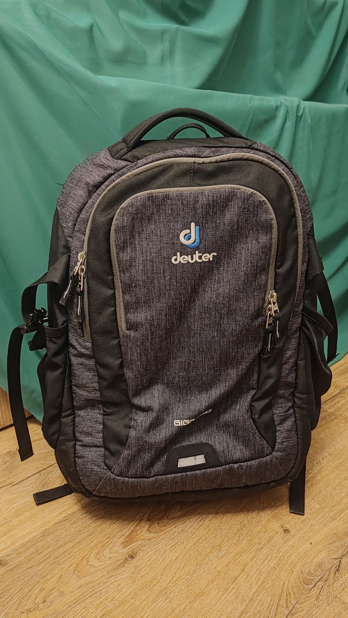 Раница Deuter Giga Pro, 30L, градски номади, леки преходи