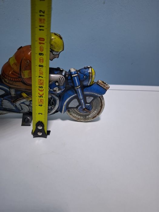 Стар ламаринен мотоциклет