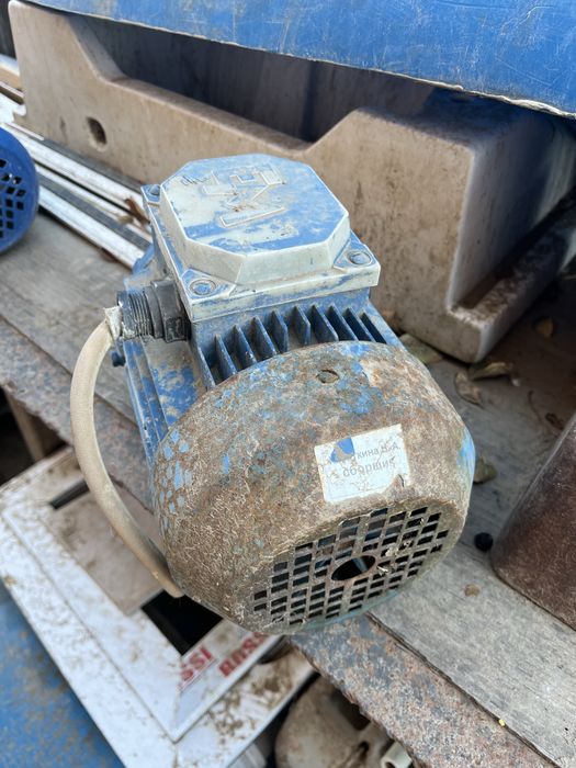Ансихронный двигатель 2 шт Б/У