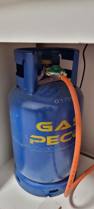 Vând butelie plină