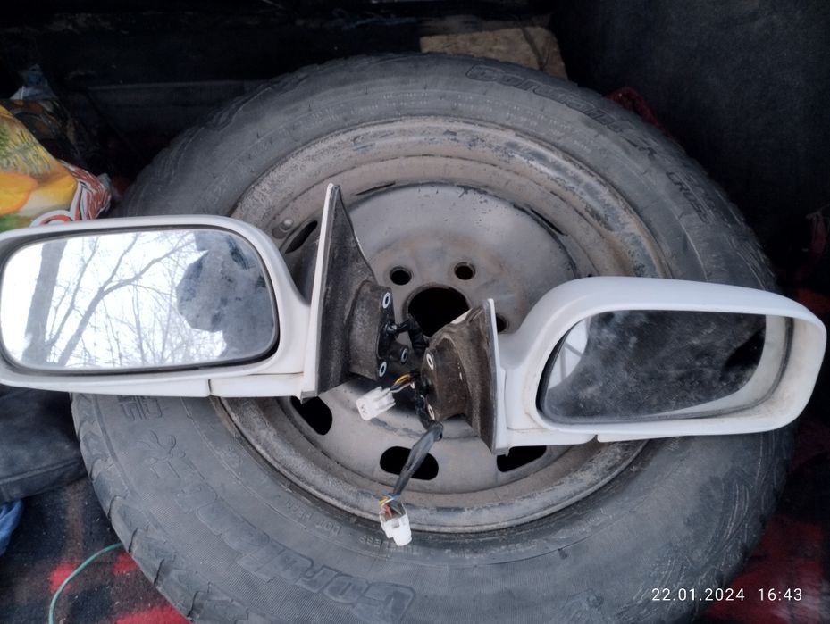 На Тойота sv30 запчасти, катушка зажигания, свечные провода, зеркала,