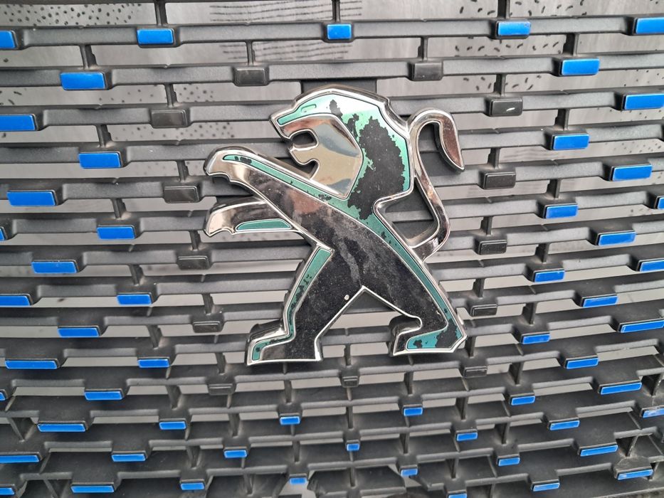 Грил решетка Peugeot 2008