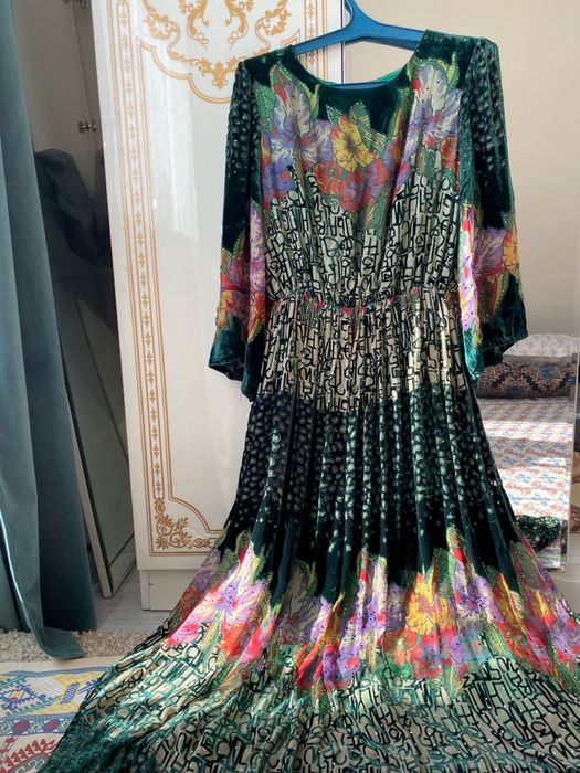 Әдемі панбархат көйлек сатылады