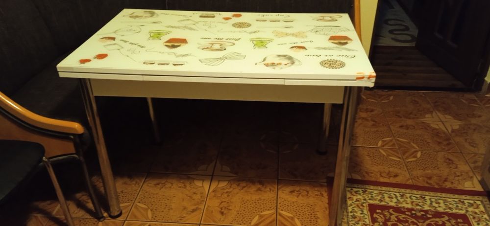Masa de bucatarie extesibila 70/1,10 si  70/1,8 in stare perfecta0