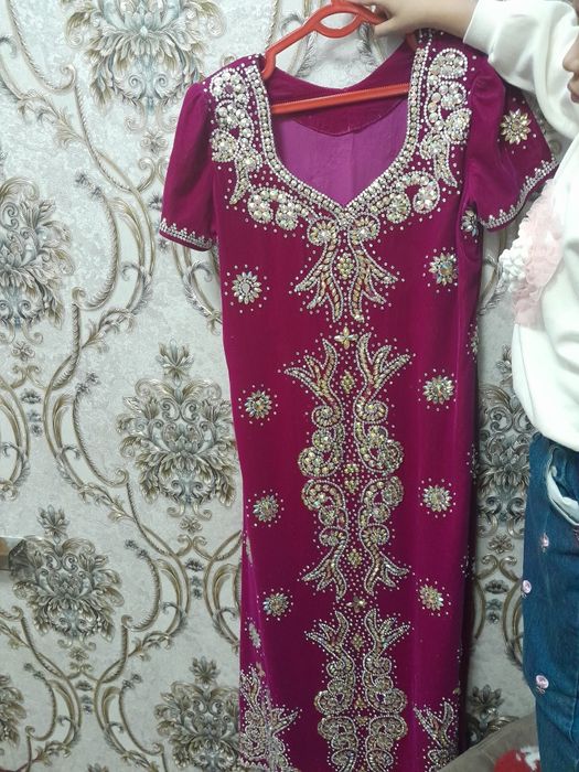 Продаю свадебное восточные платье вхорошем состояние  адрес Аерапорт