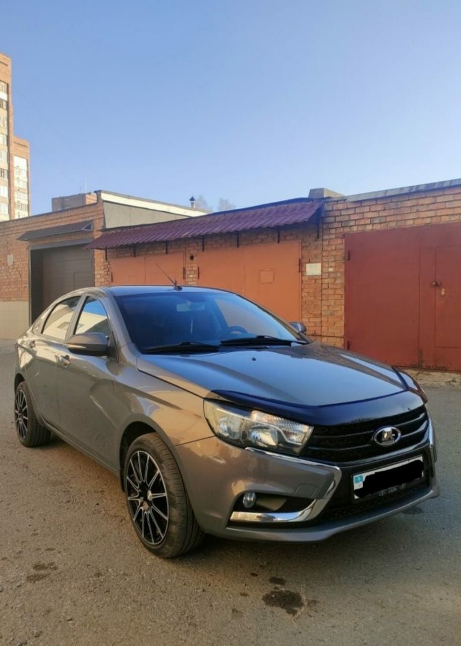 Lada Vesta 2019 года.