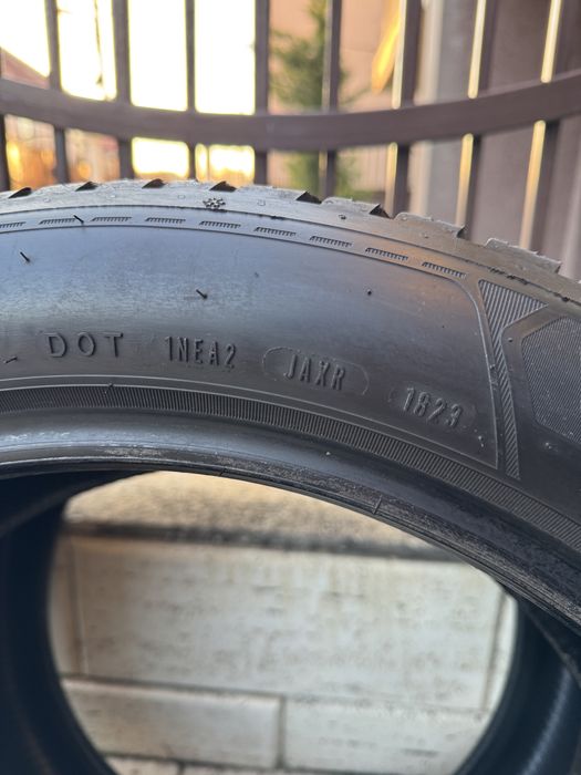 Vand anvelope iarna / m+s cu fulg 245 45 19 GoodYear Vector  ca noi
