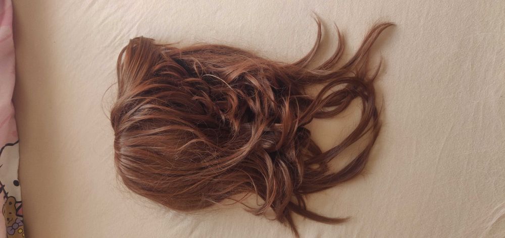 Vand peruci culoare maro si roz