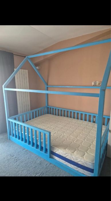 Cadru pat Montessori albastru, din lemn de brad  140x200 cm