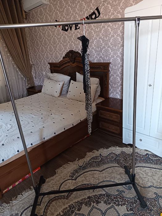 Bolalar va kattalar kiymini ilish uchun sushilka