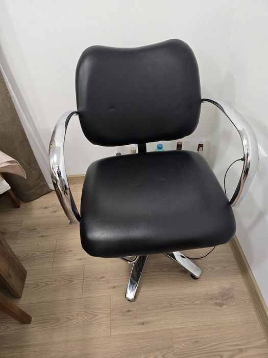 Фризьорски стол.