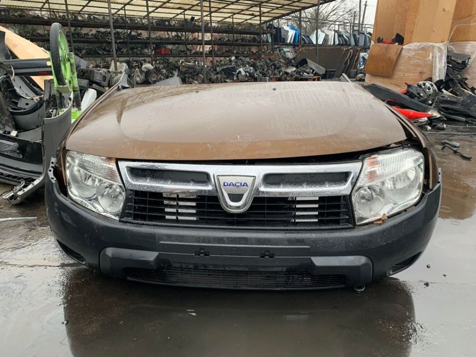 Vand fata completa Dacia Duster anul 2011
