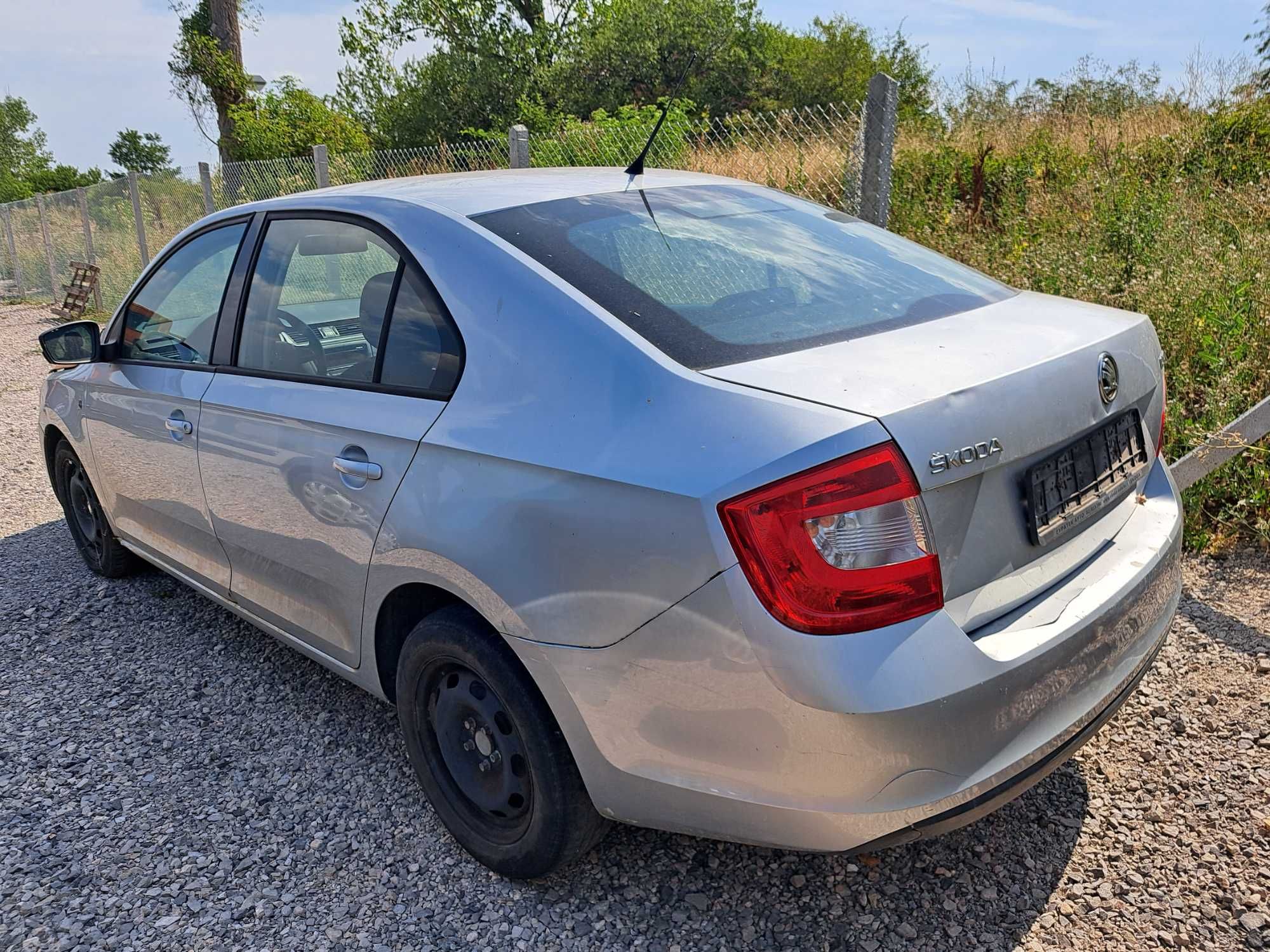 Продавам Skoda Rapid 1.6tdi на части. 2014г седан