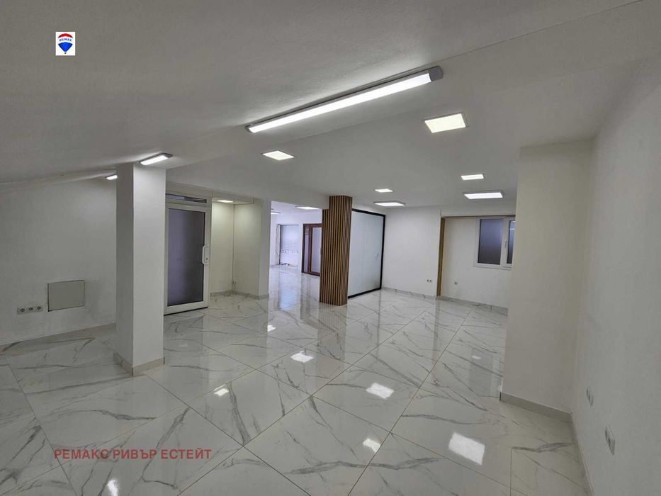 Продава се Магазин в Русе, Център - 120 кв.м за 1542 €/кв.м - Снимка #1