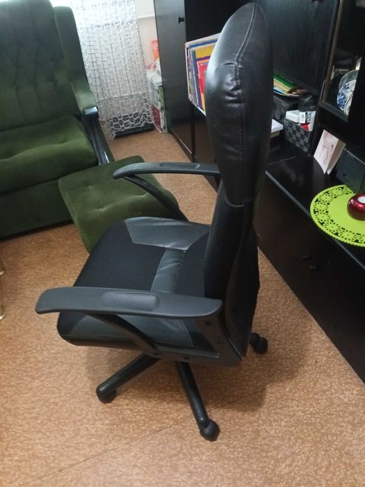 офис стол на колелца