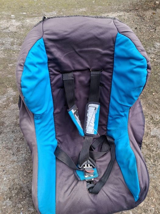 Продавам столче за кола от 2-6г