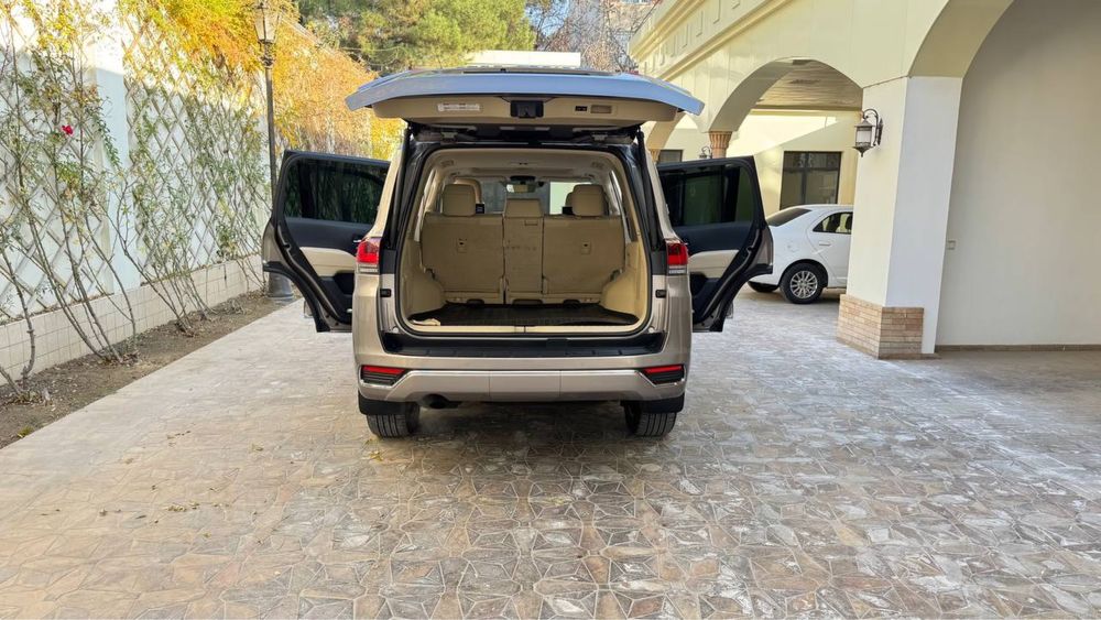 Toyota land cruiser 300