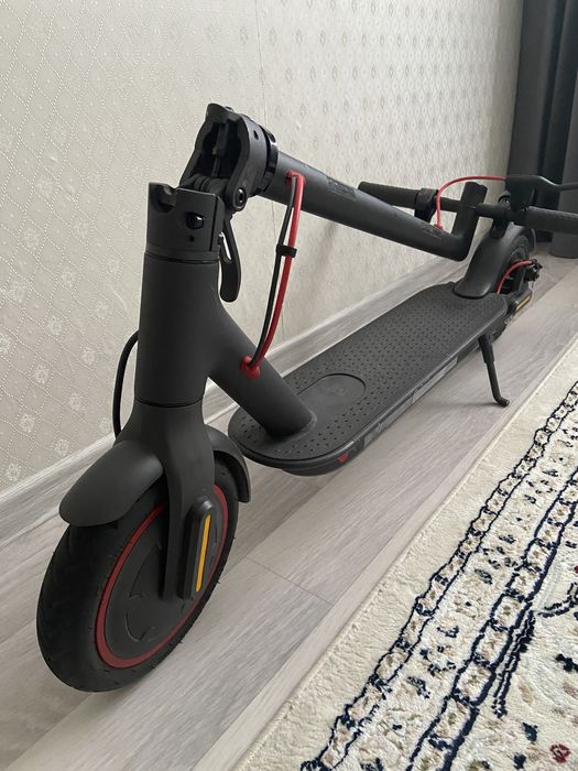 Продам самокат xiaomi pro