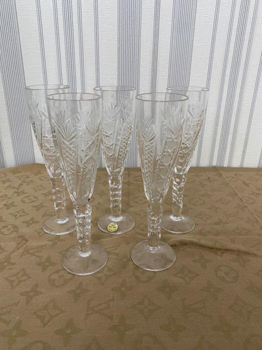 Продам хрустальные бокалы для шампанского