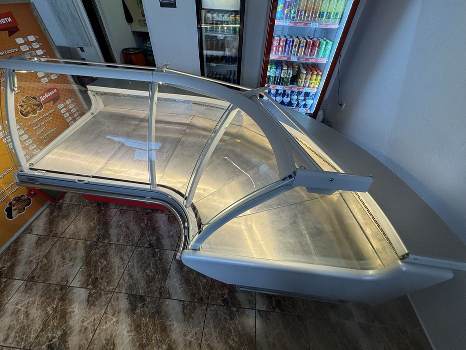 Хладилна витрина Constan