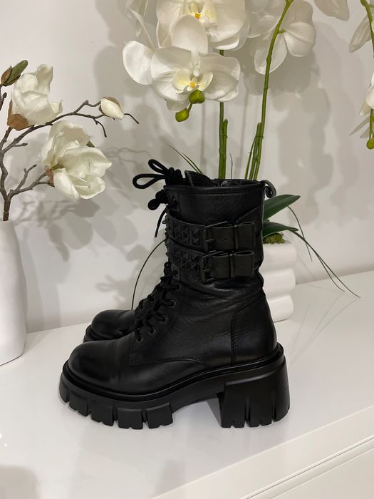 Bocanci damă îl passo