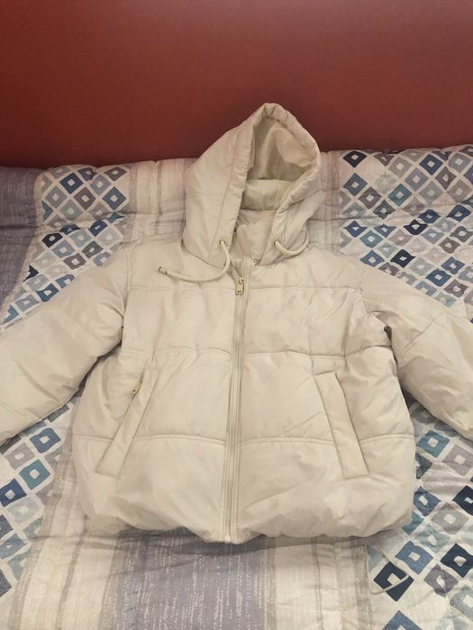 Бяло късо яке на Зара