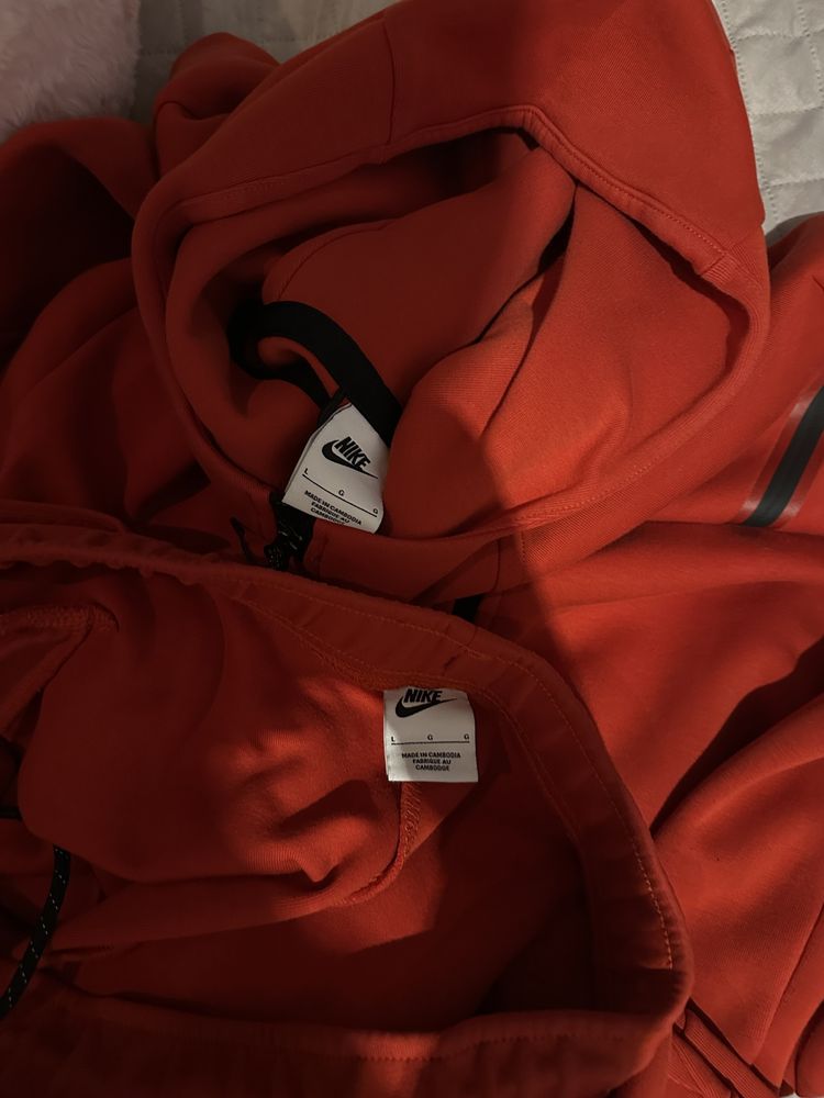 Nike tech fleece червен