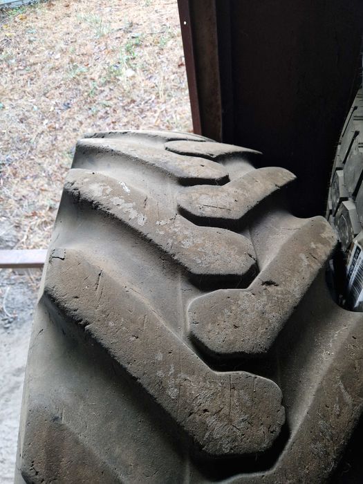 Anvelopa ozka 16.9-28 buldo excavator