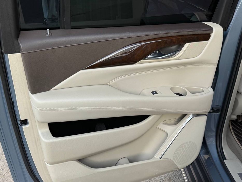 Cadillac Escalade Long