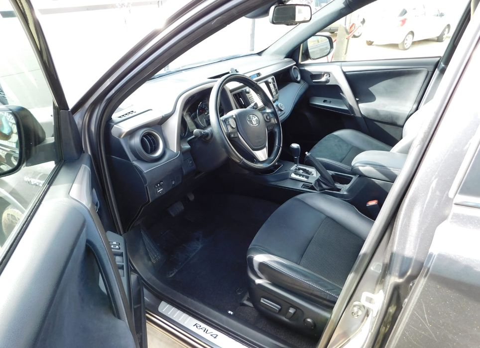 Vand sau schimb Toyota RAV4 hybrid 2017 4x4 garantie baterie piele led