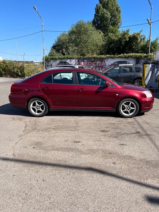 Toyota Avensis, 1.8 бензин, 2004 година, в движение, с десен волан