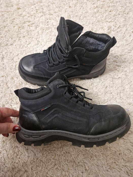 Продам зимние ботинки 40размер